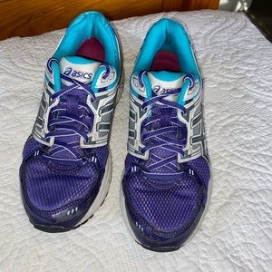 Women’s ASICS size 7